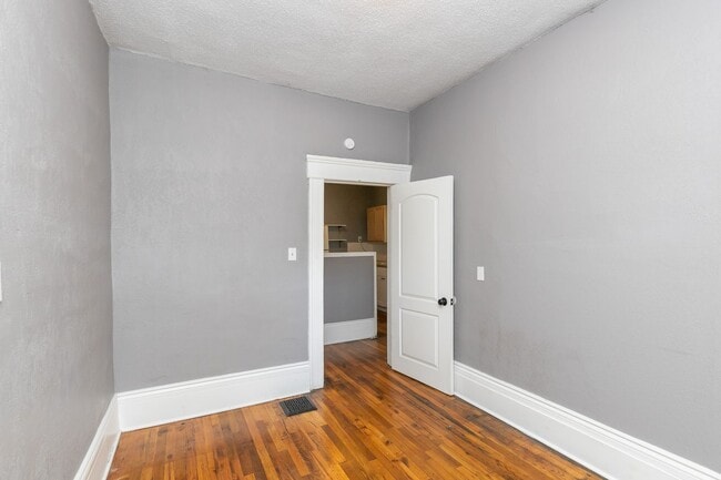 Building Photo - 4105 Oak St