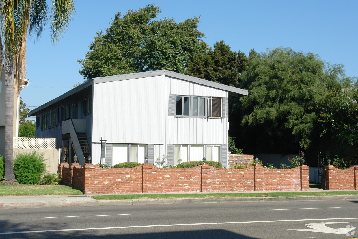 Building Photo - 4509 Hazeltine Ave