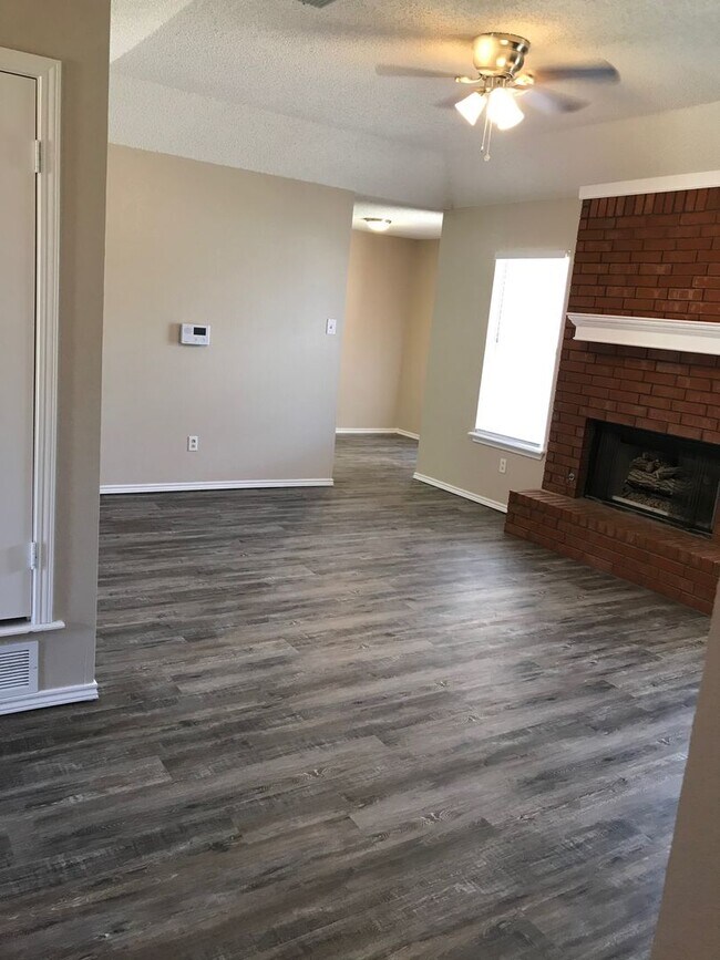 Foto del edificio - Clean, Beautiful, and spacious home! Avail...