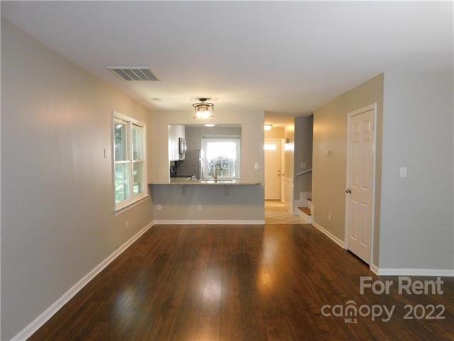Building Photo - 8221 Pineville-Matthews Rd