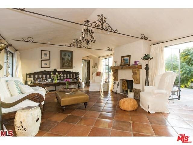 Foto del edificio - 7184 Birdview Ave