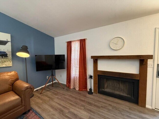 Building Photo - 393 Ozark Mountain Resort Dr