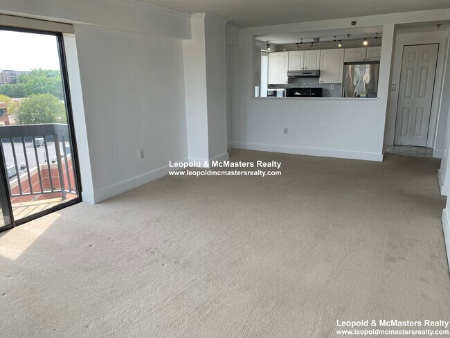 Building Photo - 15 N Beacon