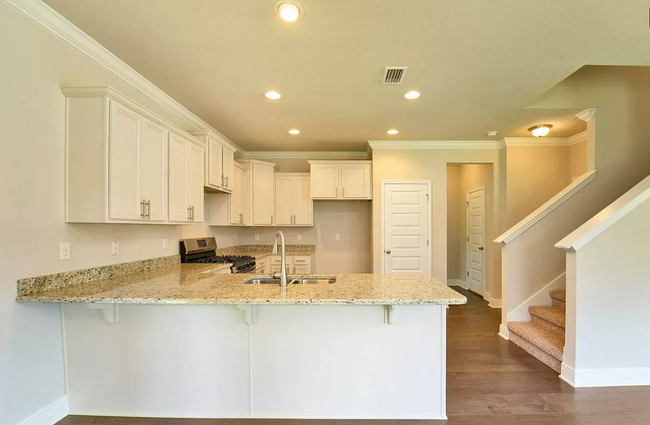 Building Photo - 7117 Glen Eagle Dr
