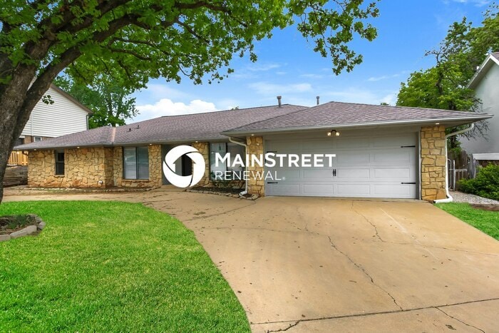 Foto principal - 4 Bedroom Pet-Friendly Home in Edmond, OK ...