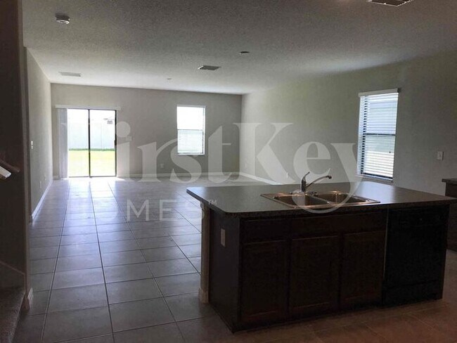Building Photo - 9652 Sage Creek Dr