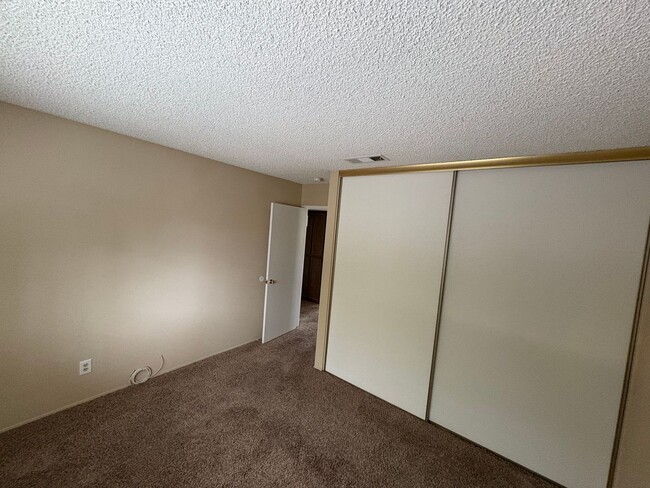 Building Photo - FOR RENT / 55+COMMUNITY