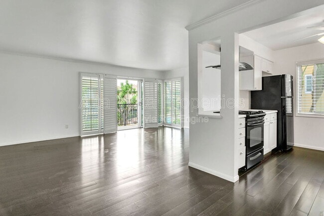 Building Photo - 5357 La Jolla Blvd