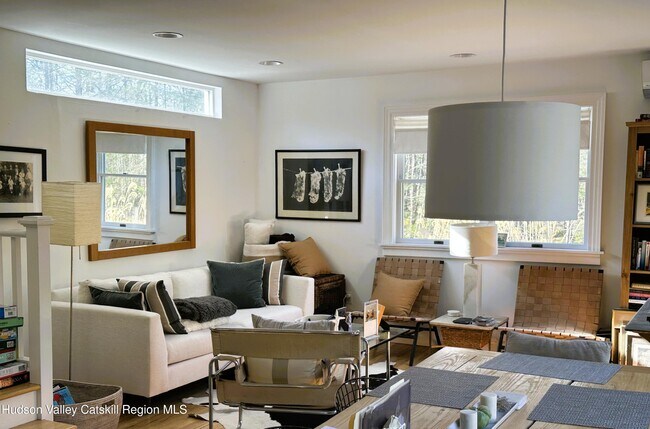 Foto del edificio - 281 Chestnut Hill Rd