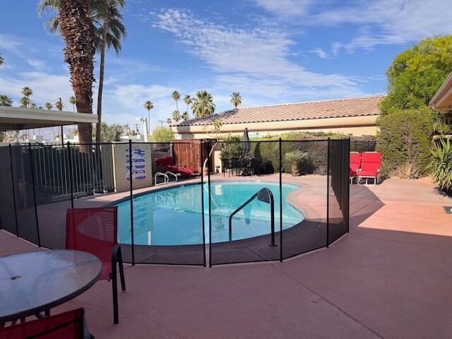 Foto del edificio - 74443 Driftwood Dr