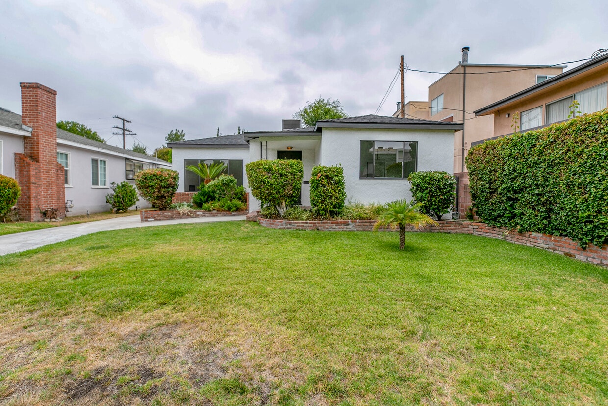 Primary Photo - 4335 Sunnyslope Ave