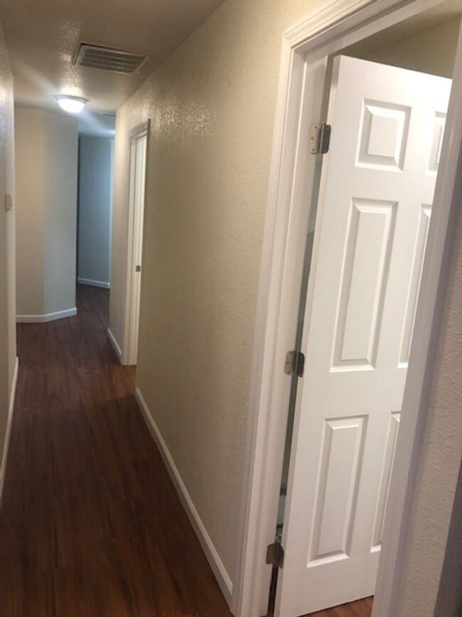 Interior Photo - 4 Lanterns