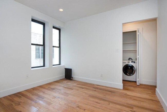 Building Photo - 1071 Cypress Ave