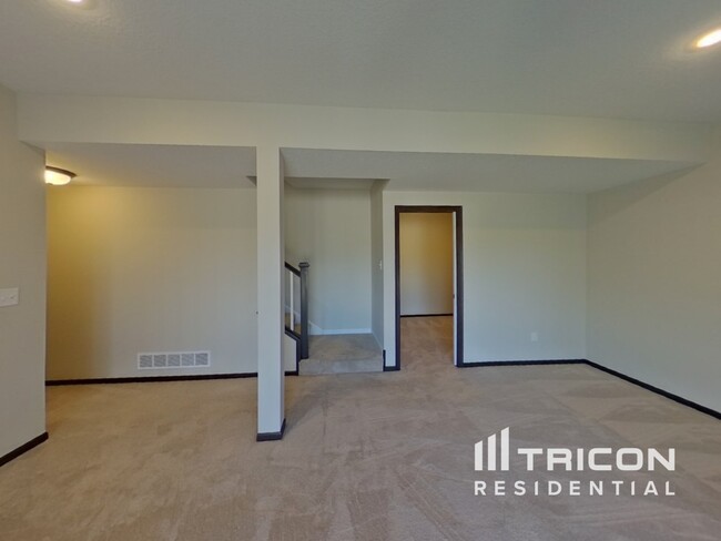 Building Photo - 1341 Meadow Ln