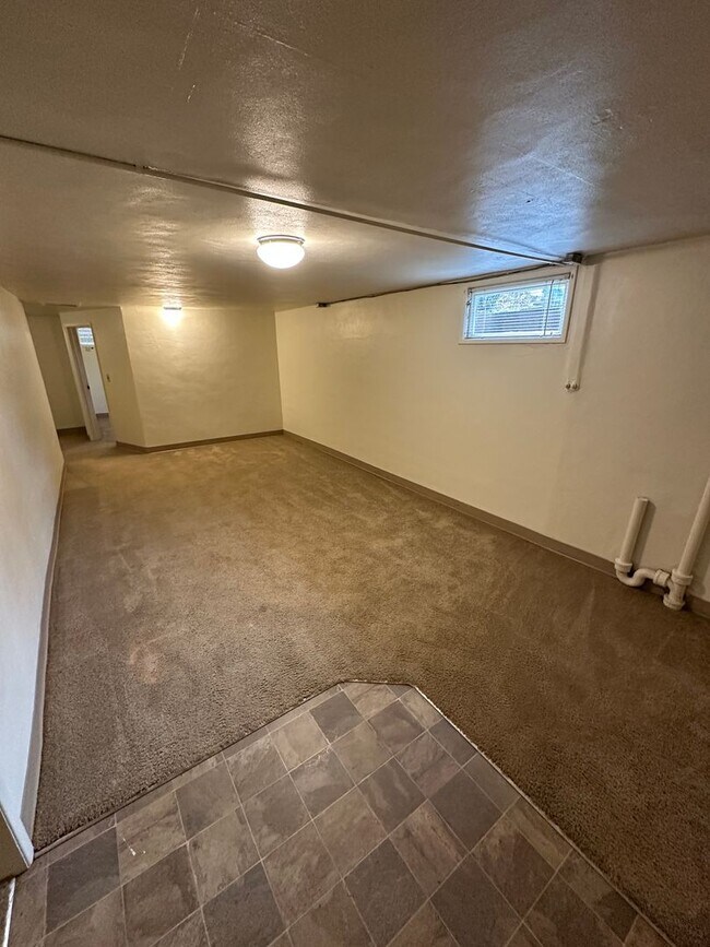 Foto del edificio - (487) 25th Street Duplex  2 Bdrm / 1 Bthrm