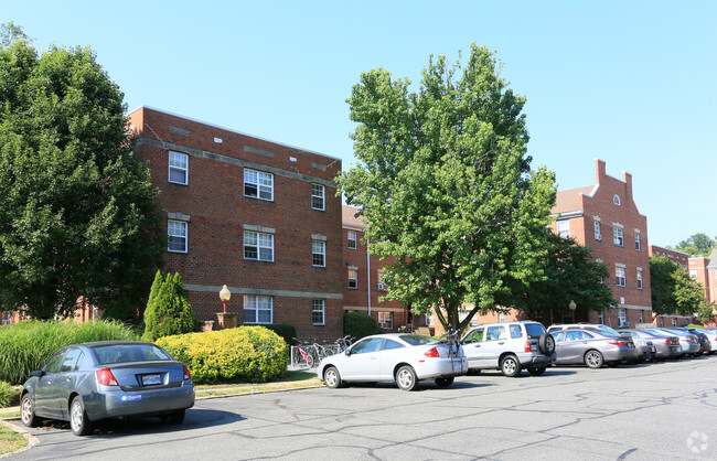 Building Photo - Commonwealth Crossing