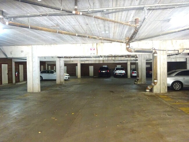 Foto del edificio - For Lease | 1 Bed, 1 Bath | 650 Sq Ft | Stratford on Baldwin Condo |