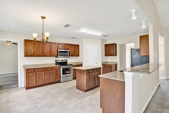 Building Photo - Charming 4-Bedroom Home with Spacious Yard
