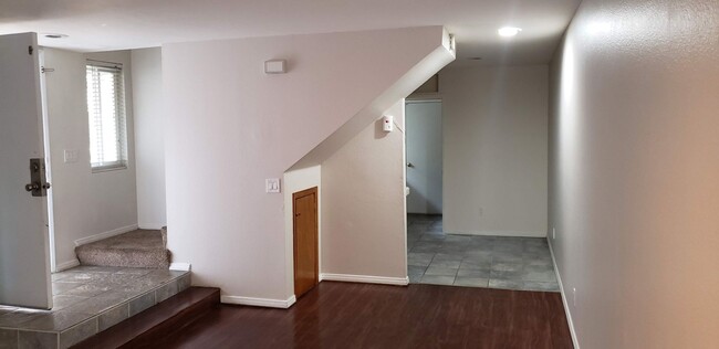 Foto del edificio - 3 Bed 2 Bath Townhouse in Lakeside