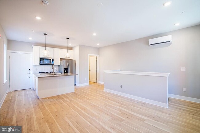 Building Photo - 129 S 49th St