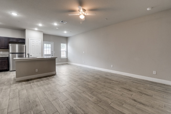 Building Photo - 7813 Savannah Brooks