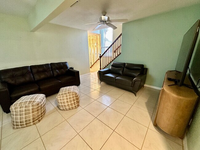 Foto del edificio - 1292 Nettles Blvd