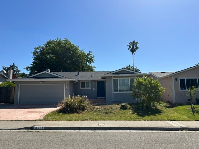 Foto del edificio - 3961 Kern Ct