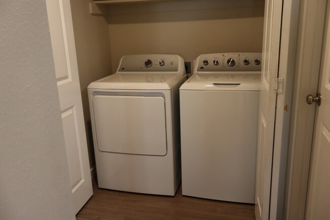 Building Photo - 1328 Seals St