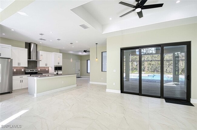 Building Photo - 219 33rd Ave NW