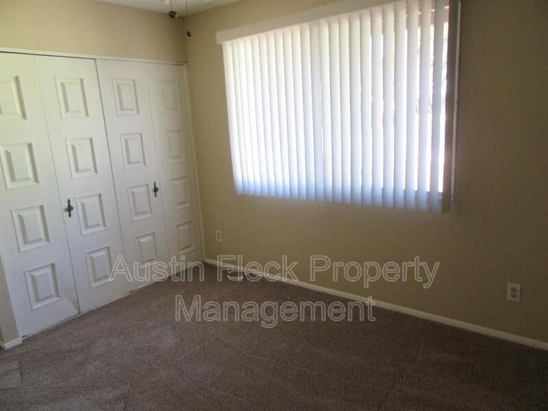 Primary Photo - 6731 S Newberry Rd