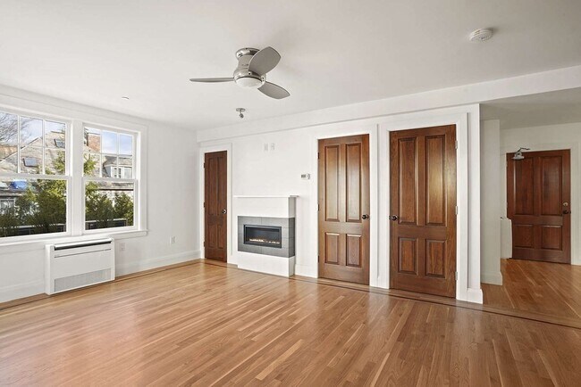 Foto del edificio - 165 Winthrop Rd