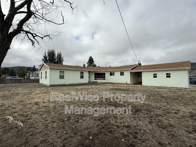 Building Photo - 2347 Cannon Ave