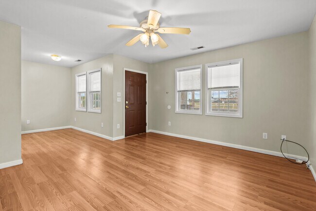 Foto del edificio - 883 N Cool Ave