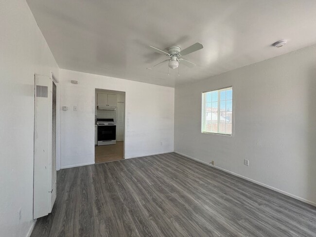 Building Photo - 1 Bedroom 1 Bathroom House with Fenced Yard+