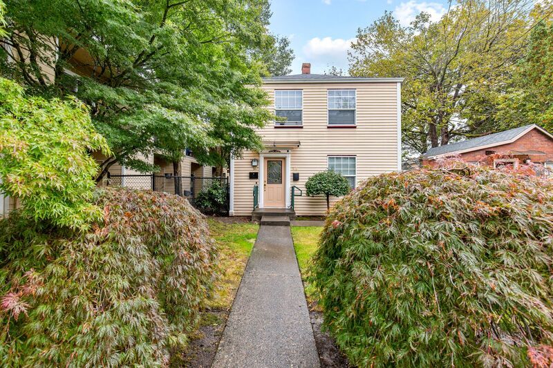 Primary Photo - 583 NE Roberts Ave