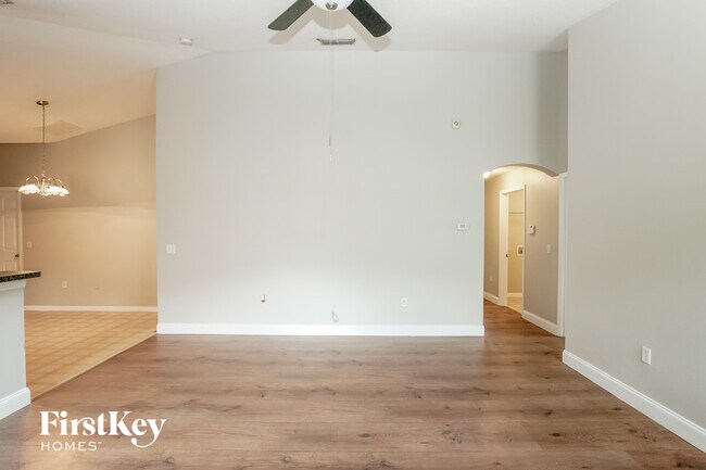 Foto del edificio - 3470 Heath Dr