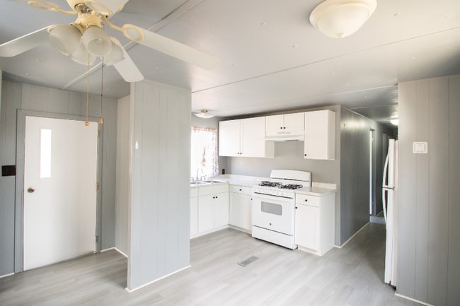 Building Photo - 704 Vine Ave