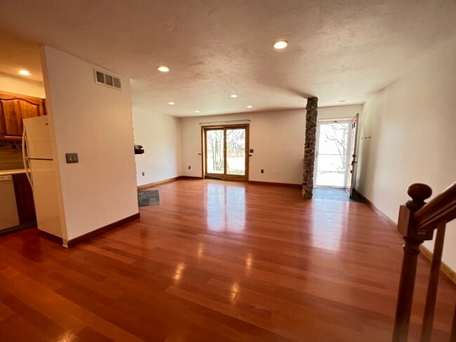 Building Photo - 162 Quincy Shore Dr