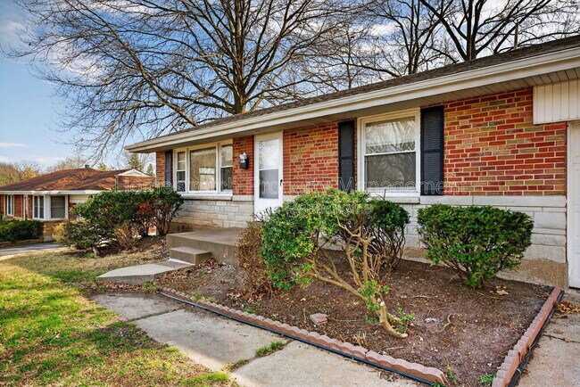 Foto del edificio - 1214 Forest Home Dr