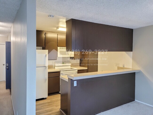 Building Photo - 3215 Midway Dr