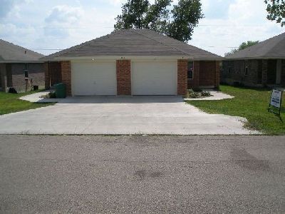 Foto principal - 925 Maplewood Dr