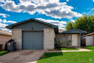 Building Photo - 10340 Blackjack Oaks Dr