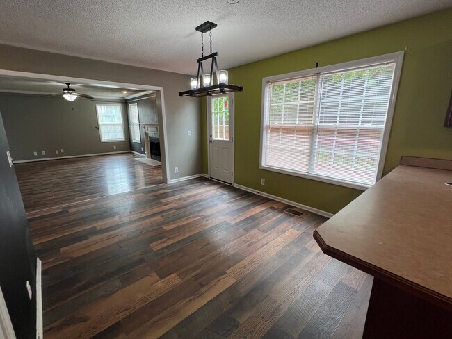 Foto del edificio - 450 Winding Bluff Way