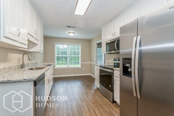 Building Photo - NOW AVAILABLE! - 703 Manor Ridge Dr, Logan...