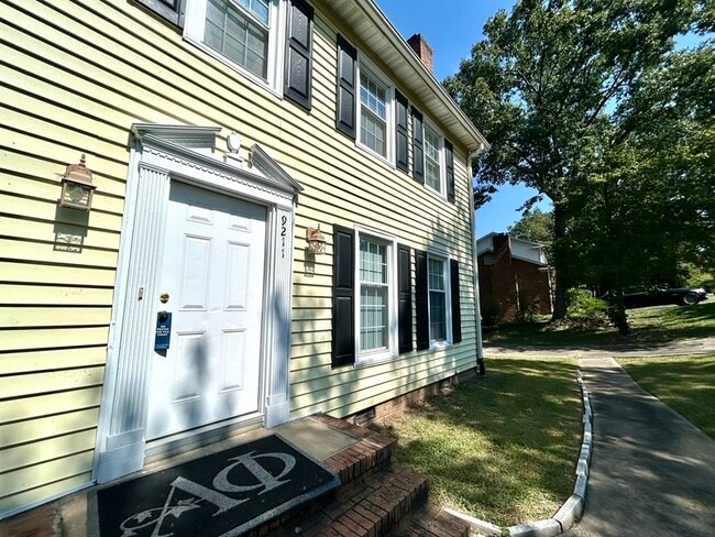 Building Photo - 9211 Robert Frost Ln