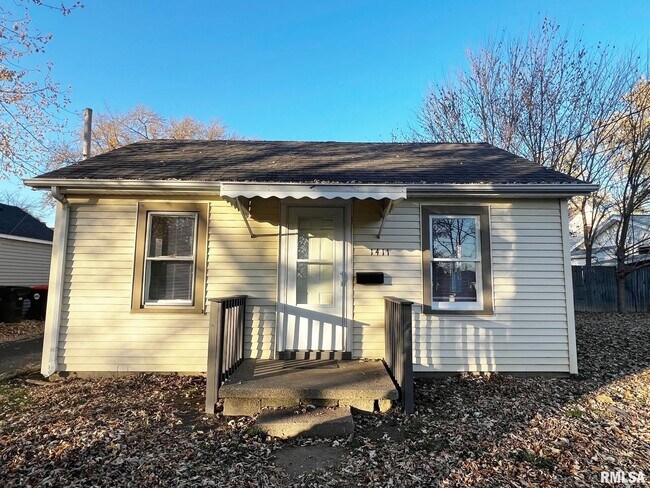 Foto del edificio - 1411 E Crestwood Dr