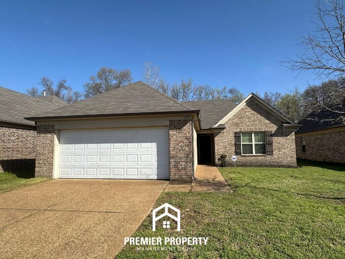 Beautiful 3BR Home with Granite Kitchen, Vaulted Ceilings & 2-Car Garage in Memphis - Beautiful 3BR Home with Granite Kitchen, Vaulted Ceilings & 2-Car Garage in Memphis