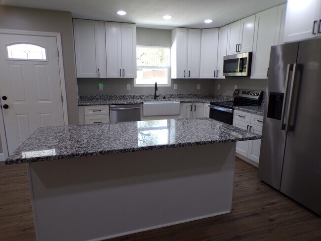 Foto del edificio - 533 Anton St