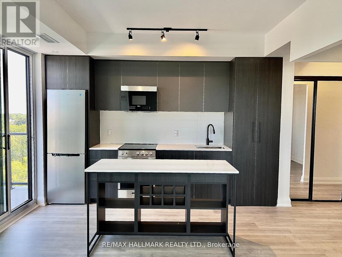 Photo principale - 2369-2369 Danforth Ave