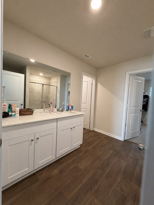 Building Photo - 5712 Hartley Home